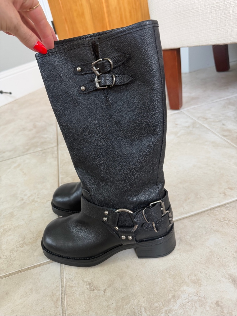 Steve Madden Astor boots size 6
